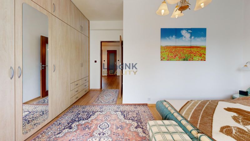 prenajom-velkeho-zariadeneho-bytu-petrzalka-bedroom-1-3-1-1.jpg